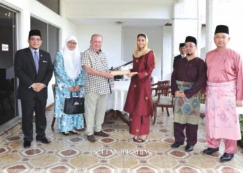 Sultan Ibrahim Sultan Iskandar  berkenan menerima mengadap Illi Najwa Anuar Hussein Saddique baru-baru ini bagi mendengar sendiri penjelasan berhubung status agamanya selepas perkahwinannya dengan Kapten pasukan hoki India, Manpreet Singh Pawar menimbulkan kontroversi. – FB SULTAN IBRAHIM SULTAN ISKANDAR