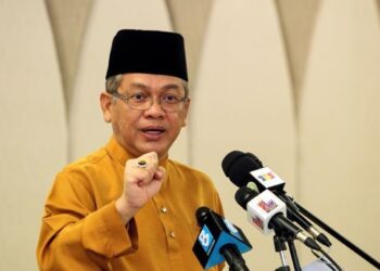 MOHD. Na’im Mokhtar dalam sidang akhbar di Kompleks di Kompleks Islam Putrajaya. - UTUSAN/FAISOL MUSTAFA