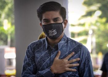 SYED Saddiq Syed Abdul Rahman hadir di Kompleks Mahkamah Kuala Lumpur bagi perbicaraan kes yang dihadapinya iaitu empat pertuduhan berkaitan pecah amanah dana Angkatan Bersatu Anak Muda (Armada) berjumlah RM1 juta dan pengubahan wang haram. - UTUSAN/FAIZ ALIF AHMAD ZUBIR