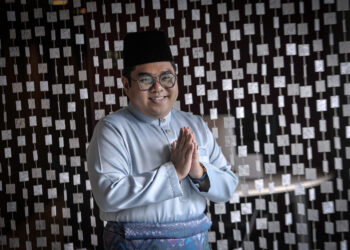 KUALA LUMPUR, 15 Mac 2023 - Artis, Bob Yusof bergambar selepas sidang akhbar The Malaysian Philharmonic Orchestra (MPO) Konsert Sepanjang Zaman di Traders Hotel di sini, hari ini.

FOTO - FAIZ ALIF ZUBIR/PEMBERITA - AL - FAIZAL