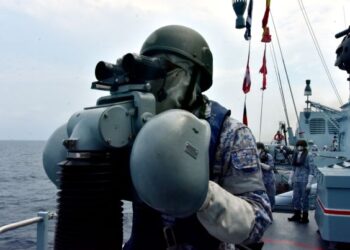 WISMA Putra perlu fokus kepada strategi tidak membabitkan kekuatan tentera dan ekonomi dalam isu tuntutan perairan Laut China Selatan dengan Beijing.