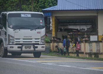 Lebih 80 peratus kenderaan didakwa pecut walaupun melalui depan sekolah. -UTUSAN/PUQTRA HAIRRY