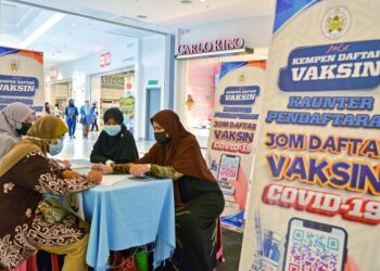 Masih ramai masyarakat yang merasakan vaksin Covid-19 tidak selamat untuk disuntik ke dalam badan mereka. – UTUSAN/PUQTRA HAIRRY ROSLI