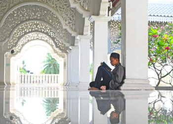 Sekiranya konsep difahami dengan baik, tidak akan timbul sikap membidaahkan amalan berqunut dan amalan bersalaman selepas solat di Malaysia yang majoriti penduduknya bermazhab al-Imam al-Syafi’iyy. 
– GAMBAR HIASAN