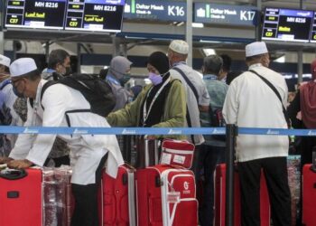 JEMAAH umrah perlu mengambil insurans bagi melindungi diri daripada menanggung sendiri kos perubatan dan perjalanan yang terlalu mahal.