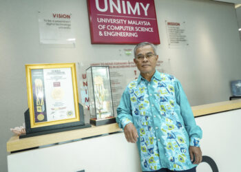 MOHD. Razali Muhamad berbangga dengan pencapaian pelajar University Malaysia of Computer Science and Engineering (Unimy) khususnya dalam sektor kebolehpasaran. – UTUSAN/FARIZ RUSADIO