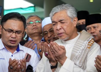 Ahmad Zahid Hamidi bersyukur selepas dibebaskan daripada pertuduhan rasuah oleh Mahkamah Tinggi Shah Alam semalam.