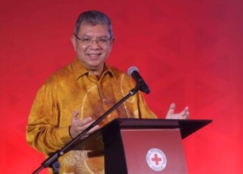 SAIFUDDIN Abdullah ketika berucap pada program sambutan jubli emas ulang tahun ke-50 Jawatankuasa Palang Merah Antarabangsa (ICRC) Malaysia di Hotel Zenith Putrajaya. - UTUSAN/FAISOL MUSTAFA
