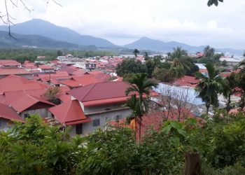 Penempatan haram yang dibina di atas tanah rizab hutan paya bakau di Bukit Malut, Langkawi.