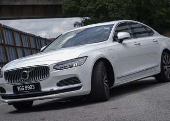 MODEL S90 menampilkan reka
bentuk luaran yang mewah dengan
sentuhan estetika Volvo Car. - UTUSAN/ SHIDDIEQIIN ZON