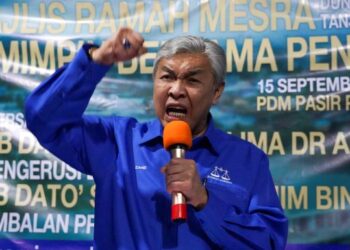 Keputusan Mesyuarat Majlis Kerja Tertinggi UMNO menarik balik dan menamatkan sokongan serta-merta kepada Muhyiddin didakwa memperlihatkan imej parti yang tidak bersyukur, tidak setia, tidak mengenang budi, pemecah ummah dan tamakkan kuasa. – UTUSAN/SHIDDIEQIIN ZON