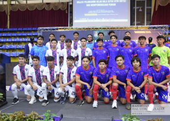 Pasukan bola sepak UiTM United pada majlis memperkenalkan pemain dan pasukan UiTM United di UiTM Shah Alam.