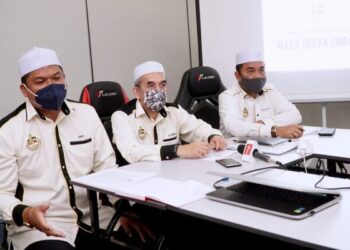 MOHD. Ali Sabri Abd. Rahman (tengah) bercakap kepada pemberita dalam sidang akhbar di Ipoh, Perak, hari ini. - FOTO/ZULFACHRI ZULKIFLI