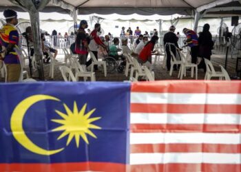 PENGISIAN hari kemerdekaan tahun ini juga perlu dihayati melalui pengorbanan pelbagai pihak dalam usaha memerdekakan negara daripada wabak penyakit Covid-19. - UTUSAN/FARIZ RUSADIO