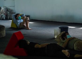 LAPORAN oleh Jabatan Perangkaan pada 2019 menunjukkan isi rumah keluarga Melayu dalam kategori miskin mutlak adalah 7.2 peratus berbanding kaum Cina hanya 1.4 peratus. – AFP