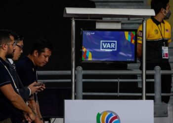 VAR kali pertama digunakan dalam perlawanan akhir Piala AFC di Bukit Jalil, Sabtu lalu. - UTUSAN/AMIR KHALID
