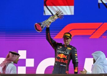 Max Verstappen muncul juara di GP Arab Saudi.-AFP