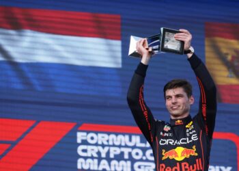 MAX Verstappen meraikan kejayaan muncul juara Grand Prix Miami hari ini. - AFP