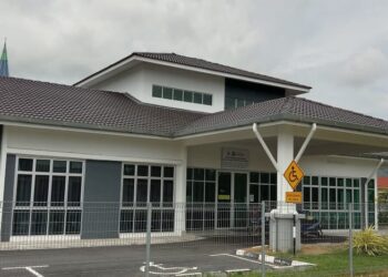 BANGUNAN Pusat Hemodialisis Wakaf yang sudah siap dibina di Kampung Dato Seri Kamaruddin, Seri Manjung, Perak  dijangka dibuka November ini. 