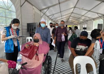 MELAKA membenarkan vaksinasi secara walk-in bermula esok di semua PPV awam. - UTUSAN/DIYANATUL ATIQAH ZAKARYA