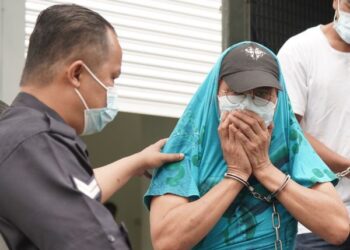REDUAN Mahamood hadir di Mahkamah Majistret Kajang bagi menghadapi pertuduhan mencederakan isteri. - UTUSAN/MOHD. FARIZWAN HASBULLAH