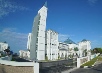 PEMANdangAn Masjid Kampung Seberang Takir yang mempesonakan.