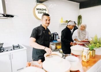 Fazley melebarkan sayap perniagaan dengan membuka restoran baharu, Minang Kapau yang menyajikan pelbagai menu Negeri Sembilan.