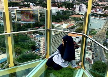 Gelagat pengunjung ketika bersantai di Menara Alor Setar yang ikonik di Kedah dengan keunikan baharu dengan Star View.