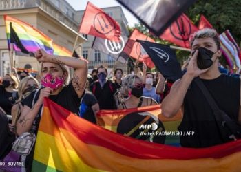 Ahli kumpulan gay, lesbian dan transgender (LGBT) di Lubnan membuat demonstrasi bagi mempertahankan hak kumpulan itu yang sebahagiannya adalah antara gerakan yang didasari oleh gerakan liberalisme agama. – AFP