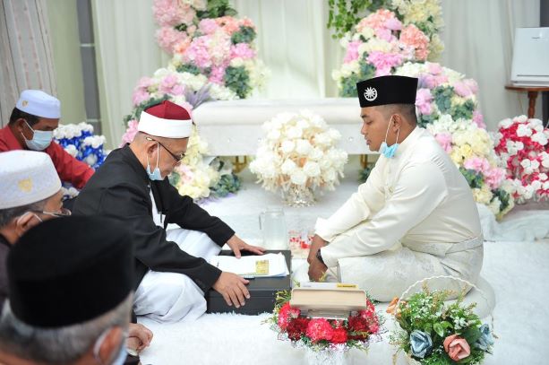 Brunei ikut jejak Malaysia larang akad nikah di rumah bagi kekang Covid-19  - Utusan Malaysia