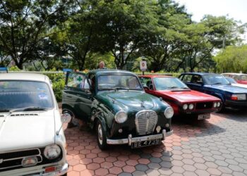 Deretan kenderaan antik yang pastinya mengujakan penggemarnya