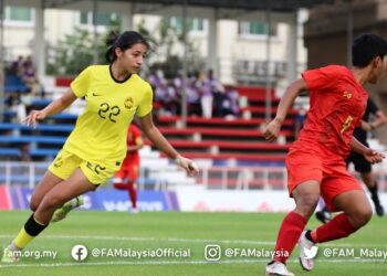 AKSI skuad wanita negara ketika menentang Myanmar dalam saingan Kumpulan A, Sukan SEA 2023 di Stadium Army, Phnom Penh hari ini. - IHSAN FAM