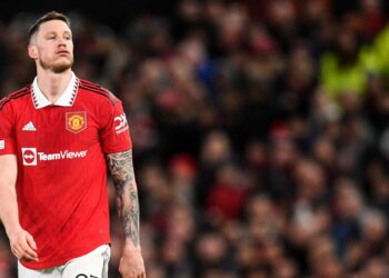BUAT kali pertama sejak menyertai Manchester United, Erik ten Hag meletakkan Wout Weghorst (kanan) di bangku, Rabu lalu,