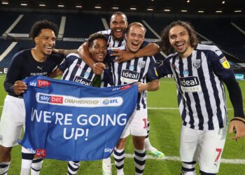 PEMAIN West Brom meraikan kejayaan kembali ke Liga Perdana Inggeris musim depan.