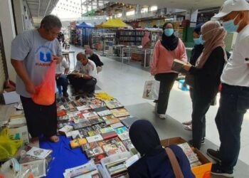 PELBAGAI jenis buku dipamerkan kepada pengunjung Pasar Buku Bangi. – FACEBOOK PASAR BUKU BANGI