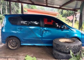 SEBUAH kereta kemik selepas dirempuh tayar lori balak yang tercabut di Kampung Lata Kaseh di Jerantut, Pahang.