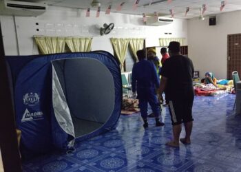 KEADAAN pusat pemindahan banjir di Kampung Sri Kinta, Ipoh yang mula dibuka hari ini. - GAMBAR IHSAN APM