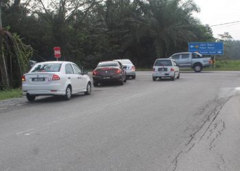 PERSIMPANGAN masuk ke Kampung Parit Selangor, di Pontian memerlukan pemasangan lampu isyarat bagi mengelakkan kemalangan jalan raya.
UTUSAN/MUHAMMAD ZIKRI
