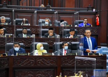 AMINUDDIN Harun ketika membentangkan Rang Undang-Undang (RUU) Majlis Bandaraya Seremban (MBS) 2020 semasa Persidangan DUN Negeri Sembilan hari ini yang kemudiannya diluluskan selepas mendapat sokongan sebulat suara ahli dewan.