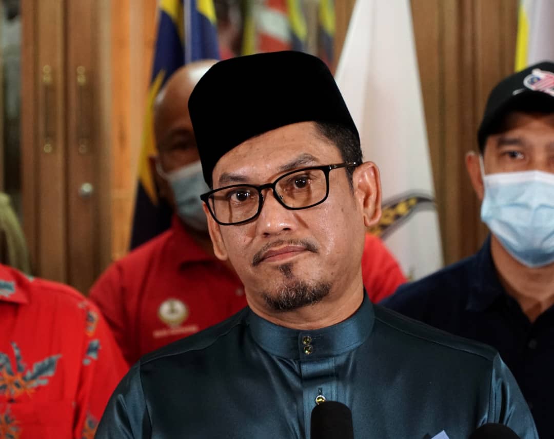 12 menteri letak jawatan