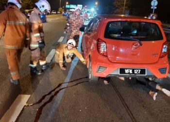 KEADAAN kemalangan yang menyebabkan seorang penunggang motosikal maut selepas terperosok di bawah sebuah kereta jenis Perodua Axia di Kilometer 138.6 Lebuh Raya Utara-Selatan (PLUS), Seberang Jaya, Pulau Pinang awal pagi tadi.