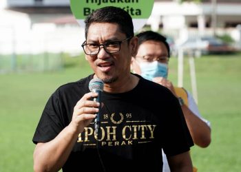 AHMAD Faizal pada program Kempen Hijaukan Bumi Kita di Ipoh hari ini. - UTUSAN/ZULFACHRI ZULKIFLI