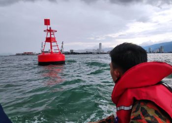 OPERASI mencari dan menyelamat (SAR) seorang nelayan yang dilaporkan terjatuh dari bot selepas terlanggar sebuah boya berhampiran Jeti Swettenham Pier, Georgetown, Pulau Pinang semalam disambung esok.