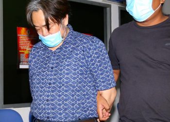 LEE Jon Hoon, 55, dihadapkan ke Mahkamah Majistret Butterworth, Pulau Pinang pagi ini atas tuduhan menggunakan kekerasan jenayah dan mencabul dua lelaki orang kurang upaya (OKU) pada  2013 dan 2017. -UTUSAN/AMIR IRSYAD OMAR