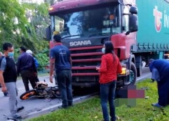 KEJADIAN kemalangan di Kilometer 14.5 Jalan Seremban-Tampin berdekatan Hentian Tinggi Pedas, Rembau hari ini yang membabitkan sebuah motosikal dan sebuah lori treler. Penunggang motosikal, Maznur Hidayah Mazli, 19, meninggal dunia ketika mendapatkan rawatan di HTJ, Seremban.