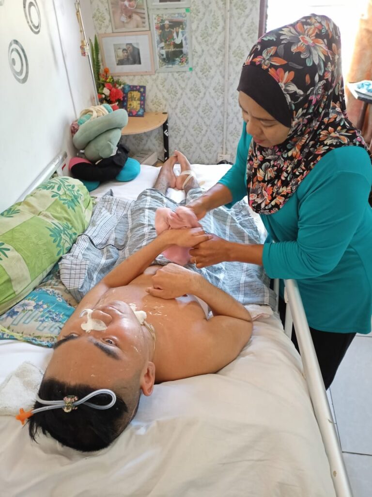 Ibu tunggal perlu RM1,000 sebulan urus anak koma Ibu tunggal perlu RM1,000 sebulan urus anak koma