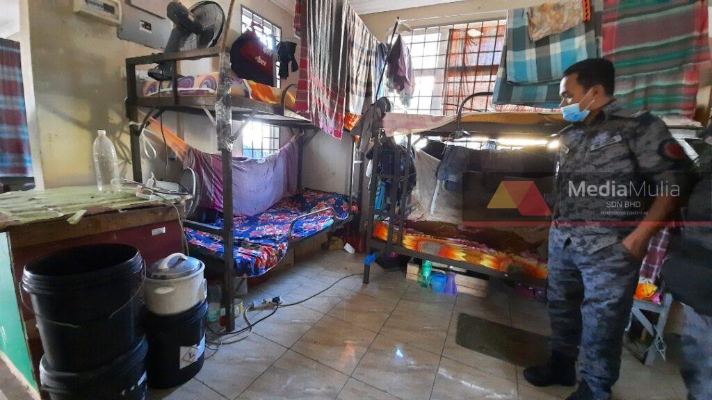 Sebuah rumah sewa tempatkan 30 pekerja Sebuah rumah sewa tempatkan 30 pekerja