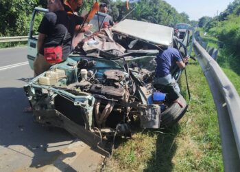 KEJADIAN kemalangan membabitkan kereta yang dipandu Hafidzan di Kilometer 17, Jalan Kuala Pilah-Simpang Pertang, Jempol, semalam.