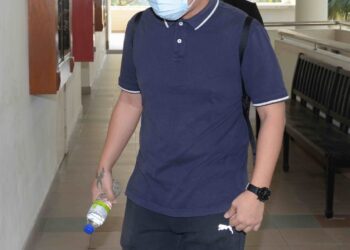 KEE Chai Kwong yang dituduh memberi rasuah kepada pegawai imigresen dihadapkan di Mahkamah Sesyen, Alor Setar, Kedah, hari ini. - UTUSAN/MOHD. RAFIE AZIMI