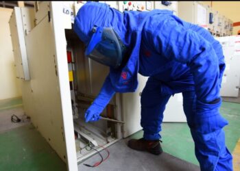 PASUKAN teknikal TNB membuat kerja senggaran awal di PSV dan PPV.